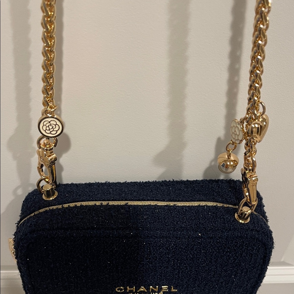 Chanel Tweed  Navy Cosmetics Bag with Charm Gold Chain - Picture 13 of 15